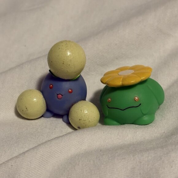 Pokemon Other - Skiploom Jumpluff Kids Finger Puppet Figure Toy Preowned